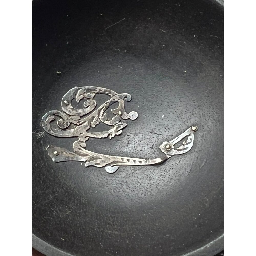 Black Bakelite Isolite Trinket Dish W/ Ornate Silver Initial R Overlay Vintage - Picture 2 of 9